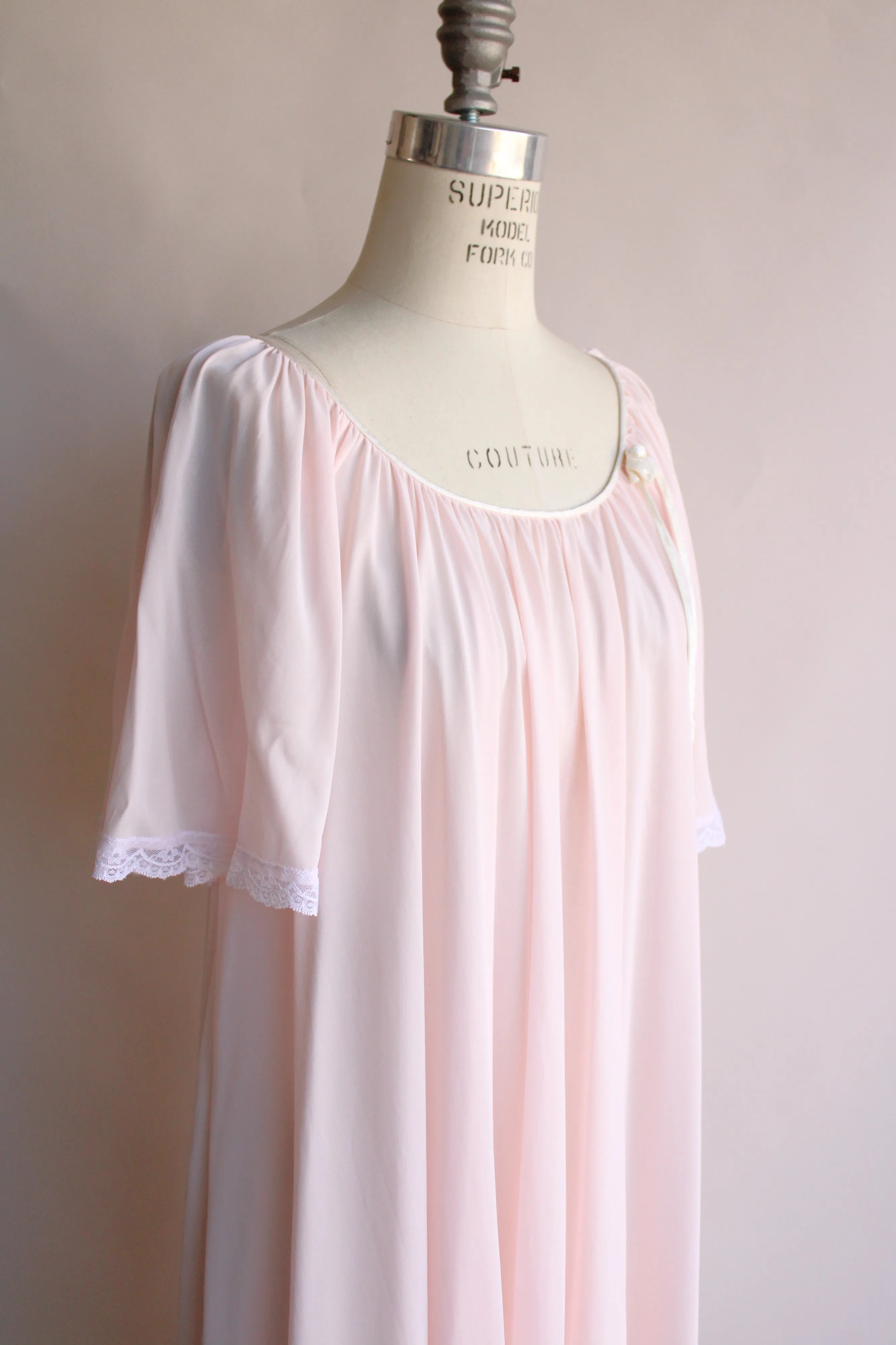 Vintage 1970s Miss Elaine Pink Nightgown