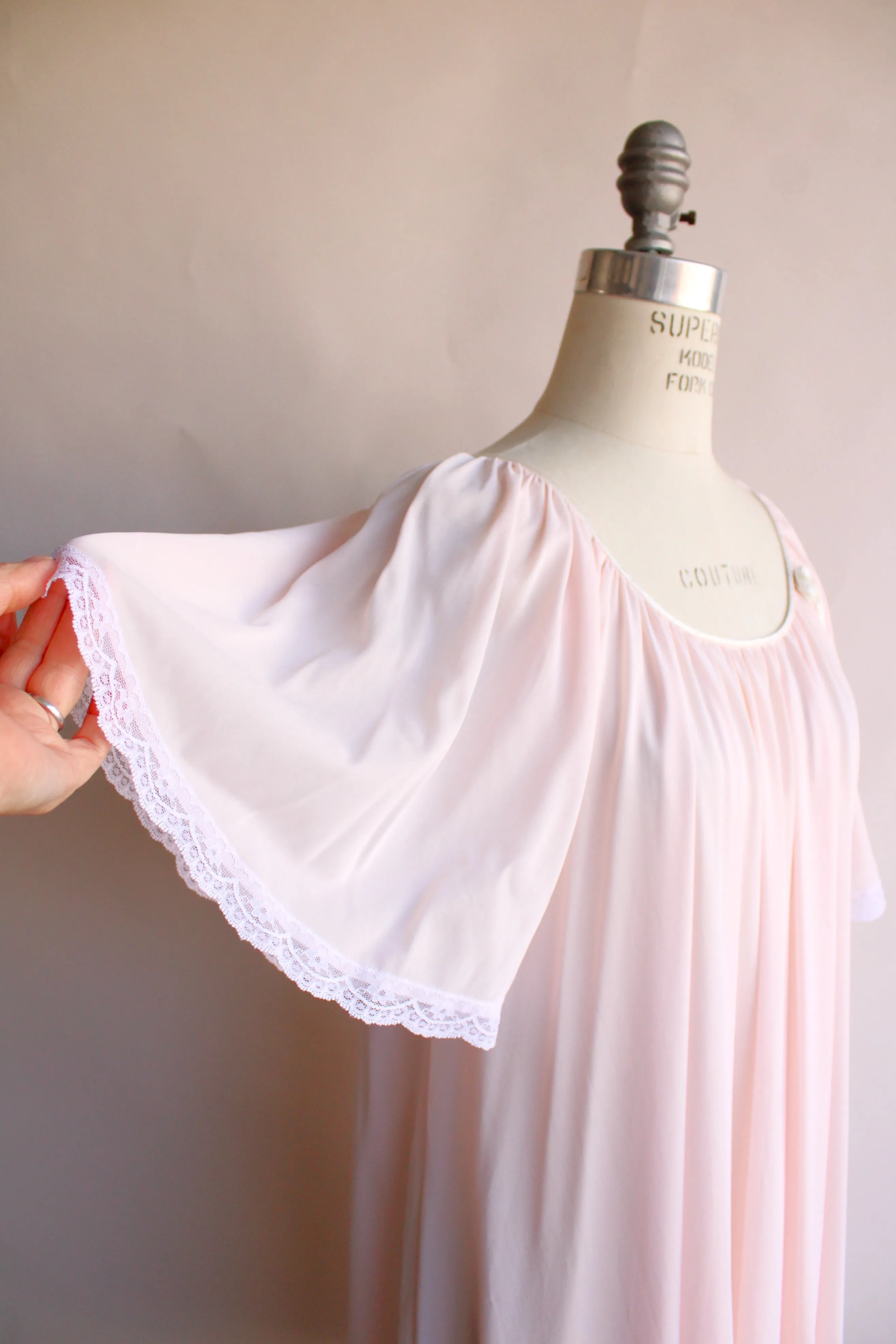 Vintage 1970s Miss Elaine Pink Nightgown