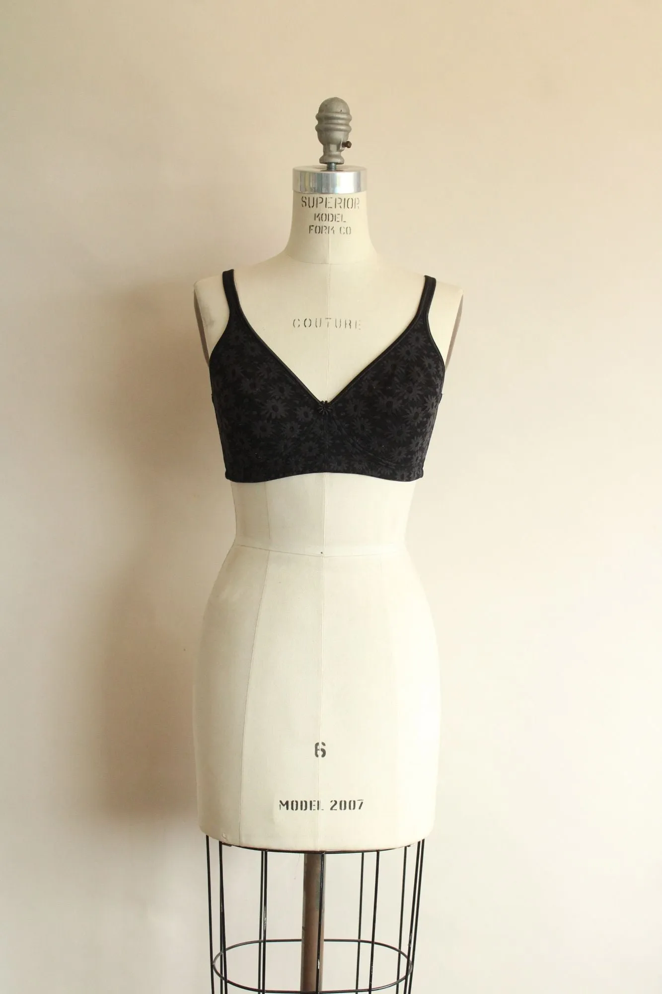 Vintage Early 2000s Bra in a Black Daisy Pattern by Warner's 38C