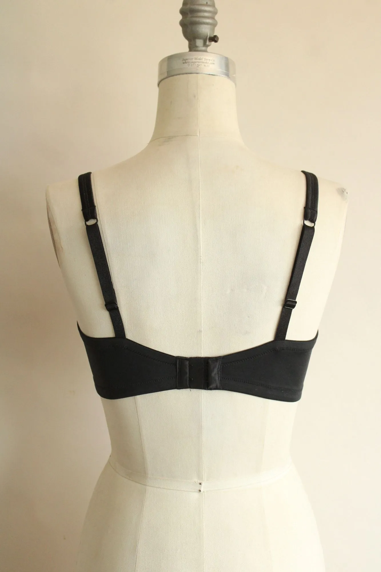 Vintage Early 2000s Bra in a Black Daisy Pattern by Warner's 38C